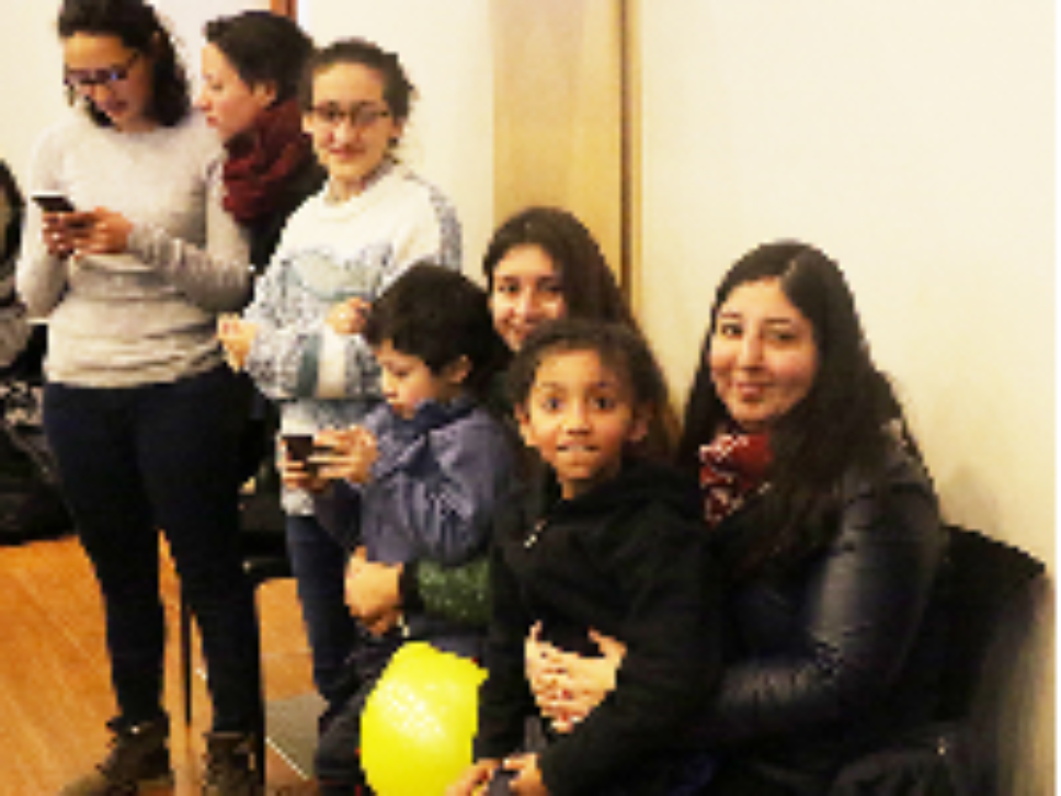 La plenaria del 15 de junio contó con la presencia de integrantes de la organización de "Madres y Padres", de la U. de Chile (MAPAU).