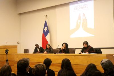 El libro, que en su primera edición cuenta con 500 ejemplares, fue presentado en la Casa Central de la U. de Chile.