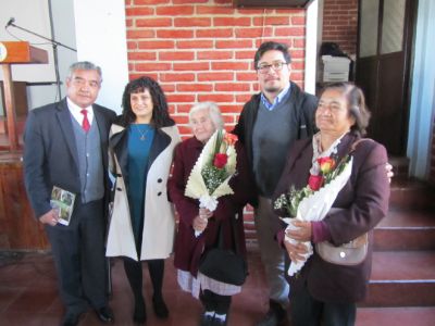 Alcalde Quirihue, junto a la Dra. Paola Silva, dos integrantes del proyecto, conlchanderas y el Ejecutivo FIA.