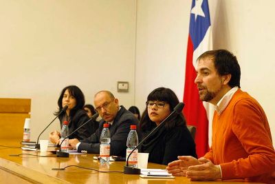 En el panel, académicos y estudiantes dialogaron sobre los desafíos que impone un aula diversa al proceso de enseñanza - aprendizaje, al mismo tipo que enriquece la formación.