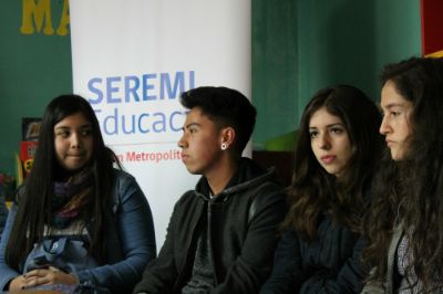 Los estudiantes preguntaron temas de requisitos, cupos y accesos especiales a la universidad.