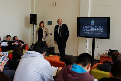 En la Facultad de Derecho, el decano Davor Harasic encabezó la actividad.