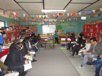 En la biblioteca del CRA del Liceo Ciudad de Brasilia.