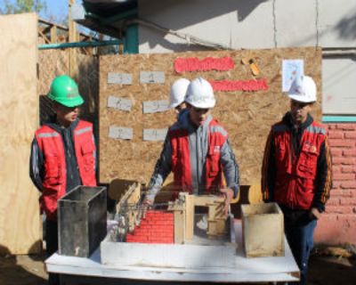 Estudiantes de la especialidad de Construcción, Centro Educacional Valle Hermoso de Peñalolén