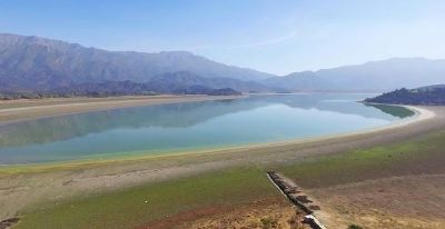 El académico Pablo García, junto a organizaciones locales, impulsó un proyecto para caracterizar esta laguna y ver las soluciones para revertir la crítica situación.