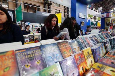 La agenda de la U. de Chile busca contribuir al intercambio de miradas y reflexiones en torno a la sociedad contemporánea que la Feria se propone. 