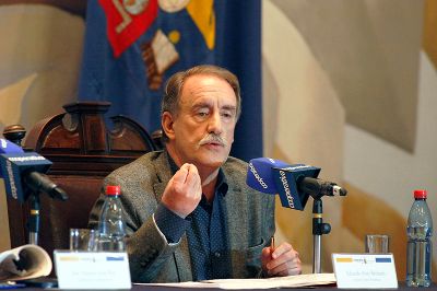 "Nosotros somos partidarios de una educación estatal y pública a todo nivel", señaló el candidato Eduardo Artés.