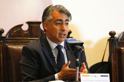 Marco Enríquez-Ominami expresó su desacuerdo con que "hagan competir a universidades privadas por recursos públicos".