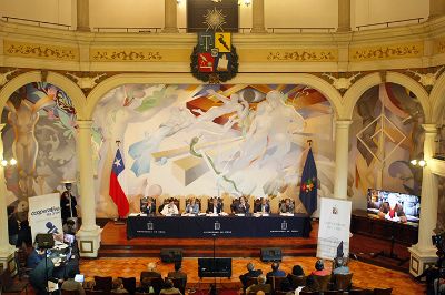 A las 8:00 horas de este 3 de octubre, el Salón de Honor de Casa Central abrió sus puertas al debate.