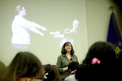 "Este tipo de trabajo sí impacta a la gente a nivel personal", planteó la directora artística de Icon Theatre.