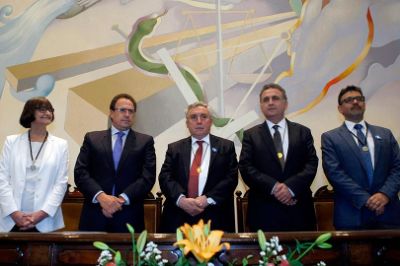 En el Salón de Honor de Casa Central se realizó este mediodía la Ceremonia Oficial de Aniversario de la Universidad de Chile. 