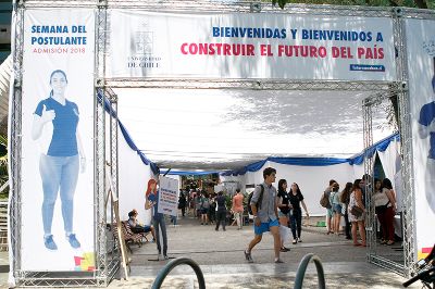 La Semana del Postulante, ubicada en la Facultad de Economía y Negocios, funcionará este viernes entre las 09:00 y 13:00 horas, en su última jornada.