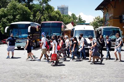 La FEN fue el punto de inicio para las visitas guiadas a los diferentes Campus de la Universidad de Chile, donde los postulantes eran acompañados por monitores del Programa Futuro Mechón.