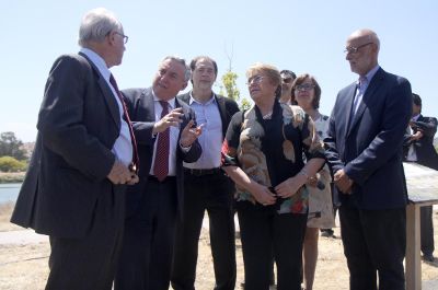 Previo a la ceremonia la mandataria realizó un recorrido por Carén junto al Rector Vivaldi.