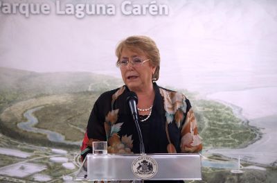 La Presidenta Bachelet señaló que instituciones como la U. de Chile están llamadas a liderar estos procesos en que el país requiere el impulso hacia una cultura innovadora.