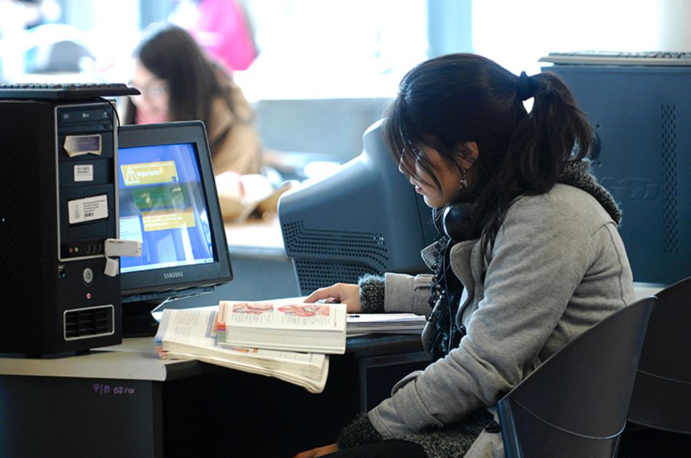 Una de las múltiples funciones de la TUI es el acceso a préstamos en el sistema de bibliotecas de la U. de Chile.