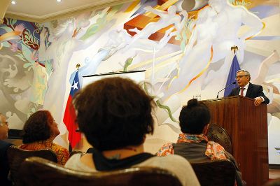 El Rector Ennio Vivaldi enfatizó la oportunidad que esta experiencia en la Universidad de Chile representa para conocer la realidad de nuestro país.