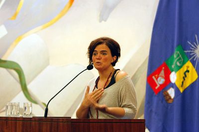 En el marco de la ceremonia, la directora de Extensión de la Universidad de Chile y académica del ICEI, Ximena Poo, realizó una presentación sobre cultura, migraciones e identidades.