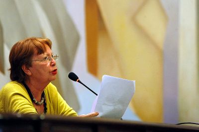 La académica e intelectual Nelly Richard, presentó la conferencia "Brechas de Género y feminismos del siglo XXI", en la que profundizó sobre el carácter diverso del actual feminismo.