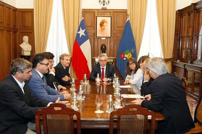 El Rector Ennio Vivaldi sostuvo una reunión con los representantes de la AUGM donde se relevó la importancia de la colaboración para aportar al desarrollo de los países de la región.