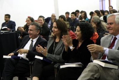 Los temas que se abordan van desde la relación del Estado con el pueblo mapuche hasta epistemologías, arte y género desde los pueblos originarios.