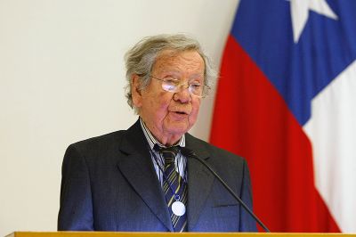 Humberto Duvauchelle, actor y académico, recordó el inicio de su vínculo con la Universidad de Chile en la ceremonia mediante la cual recibió esta distinción.