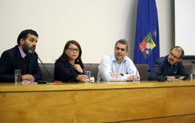 El espacio contó con la participación de autoridades y profesores pertenecientes a distintas unidades académicas que desarrollan programas de postgrado y postítulo en la Universidad.