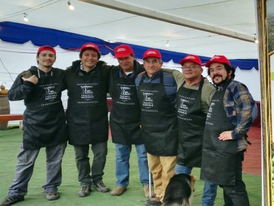 Algunos productores de chacolí beneficiarios del proyecto "Valorización del Chacolí, en el Corazón de la Identidad Doñihuana". 