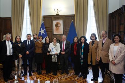 "Este es un tema que lleva a una reflexión profunda para la sociedad en su conjunto", dijo el Rector Vivaldi.