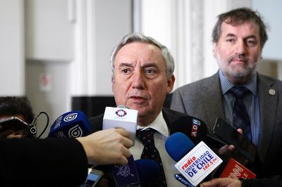 Posteriormente el Rector Vivaldi planteó la necesidad del trabajo conjunto para la solución de conflictos y llegar a la integración de los pueblos indígenas de Chile.