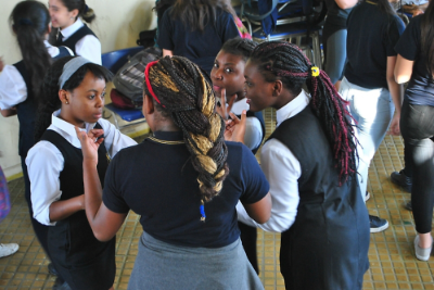 Estudiantes del Liceo Gabriela Mistral participando del Taller Interdisciplinar de Arte