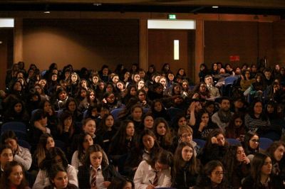 Como parte de este encuentro están en el país las académicas Minna Huoitilainen, neurocientífica finlandesa; y Ángela Nieto, Doctora en Ciencias de la Universidad Autónoma de Madrid.