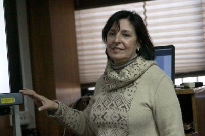 La Universidad "forma a más del 40 por ciento de los nuevos especialistas médicos y odontológicos de Chile", destacó la profesora Salomone.