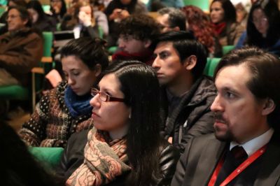 Los diplomados, que se impartirán en modalidad b-learning, recibirán postulaciones de docentes y profesionales de la U. de Chile y la red de universidades estatales del país, hasta el 10 de septiembre