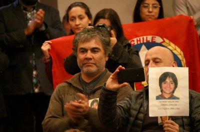 Junto a los 11 nuevos títulos póstumos y simbólicos, fueron homenajeados tres estudiantes cuyos familiares no pudieron asistir a la primera entrega.