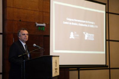 "Tenemos unos recursos que conservar y manejar para poder permanecer como especie en el planeta", señaló Ricardo Schmalbach, director Regional del Programa Hidrológico Internacional de Unesco.