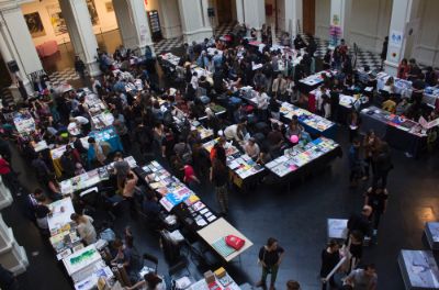 A partir de este viernes 12 de octubre, Feria Impresionante abrirá sus puertas en la Sala 1 y el hall del MAC Parque Forestal.