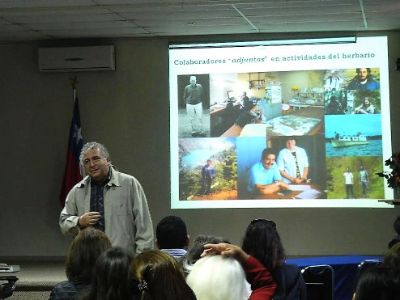 El profesor Gustavo Cruz se ha especializado en Silvicultura, ecología y manejo de bosques naturales, cartografía y descripción ecológica de la vegetación y manejo de áreas silvestres.  