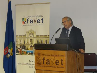 En la inauguración del evento estuvieron el vicerrector de Investigación y Desarrollo, Flavio Salazar; el decano de FAVET, Mario Maino; y la secretaria Ejecutiva de ACHIPIA, Nuri Grass.