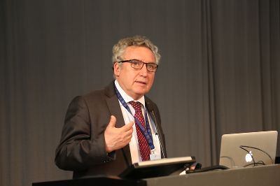 El Rector de la Universidad de Chile, Ennio Vivaldi, durante la primera edición del Foro Chile-Suecia.