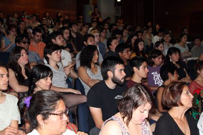 Cerca de 300 personas asistieron al conversatorio realizado en el Instituto de la Comunicación e Imagen.