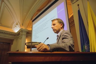 El profesor de la Facultad de Ingeniería de la Universidad Católica, Michael Leatherbee. 