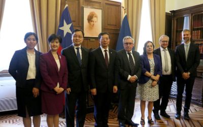 En la instancia se celebró la firma de un convenio entre la Escuela de Periodismo y Comunicación de la Universidad de Tsinghua y el Instituto de la Comunicación e Imagen de la Universidad de Chile.