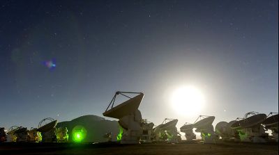 El equipo de investigadores utilizó las instalaciones del telescopio ALMA para realizar uno de los mapeos más detallados hasta ahora de discos protoplanetarios.