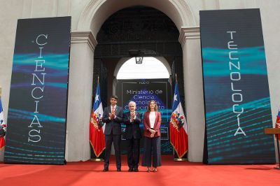 Junto al ministro Couve, esta mañana fue presentada la subsecretaria de la nueva cartera, Carolina Torrealba, quien es doctora en Biología Celular.