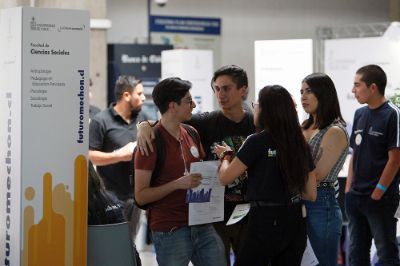 Durante sus tres primeras jornadas, miles de jóvenes han conversado y aclarado sus dudas con cientos de monitores, docentes y profesionales en la Semana del Postulante UChile 2019.