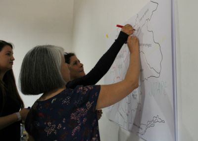 Rosario Carrasco, del Departamento de Fortalecimiento Institucional del Mineduc, participando de la jornada.