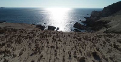 Vista desde arriba de el Cementerio de Pisagua, el cual se encuentra aledaño a la fosa de Pisagua. 