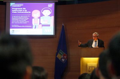 El rector Ennio Vivaldi llamó a los nuevos hijos e hijas de Bello a entender la Universidad como el momento y el lugar para transformarse y transformar la sociedad.