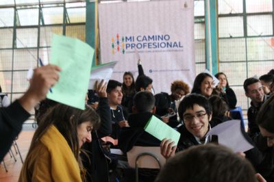 La comunidad de aprendizaje que genera Mi Camino Profesional permitirá que apoderados y estudiantes dialoguen en torno a sus procesos de exploración vocacional.